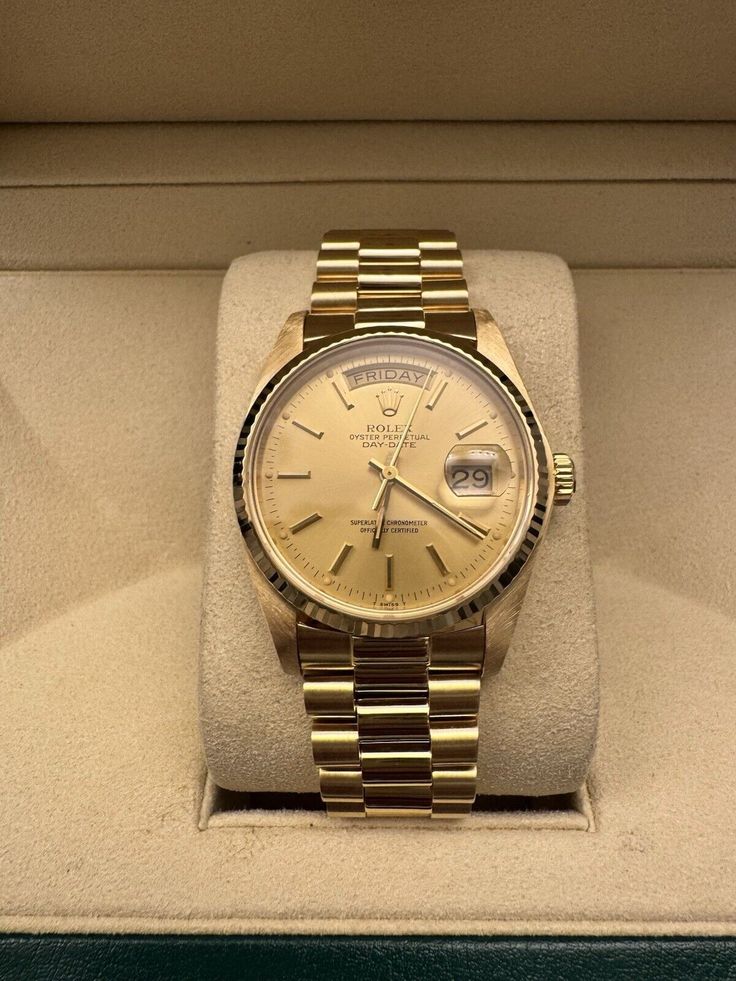 Rolex Day-Date 40 Presidential 228238 Fluted Bezel golden Dial