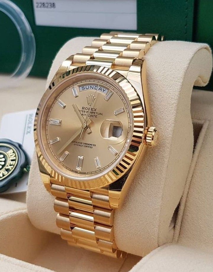 Rolex Day-Date 40 Presidential 228238 Fluted Bezel golden Dial